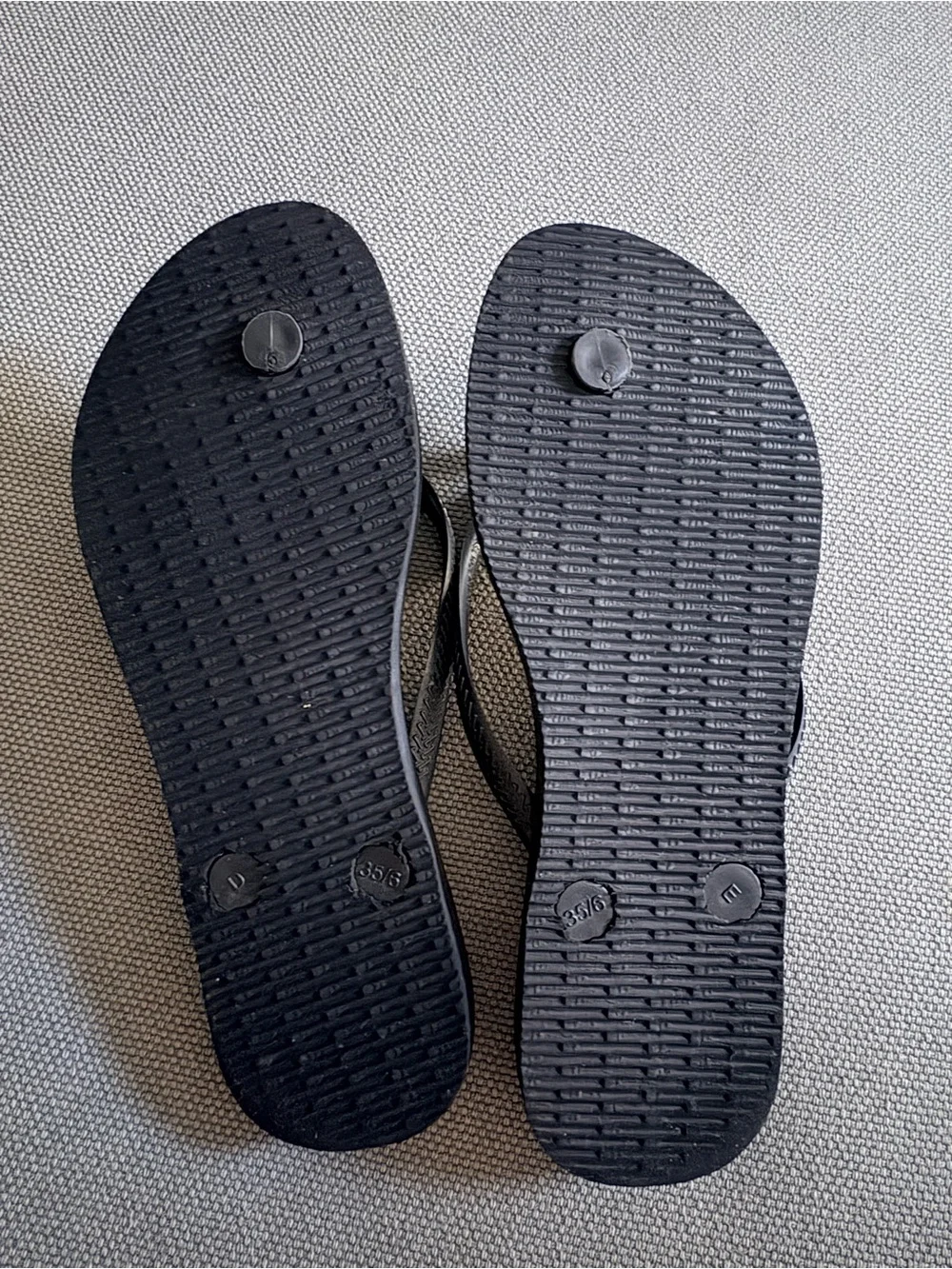 Havaianas Women's Black Flip-Flop Sandals with Gold Logo Detail Birdie 6